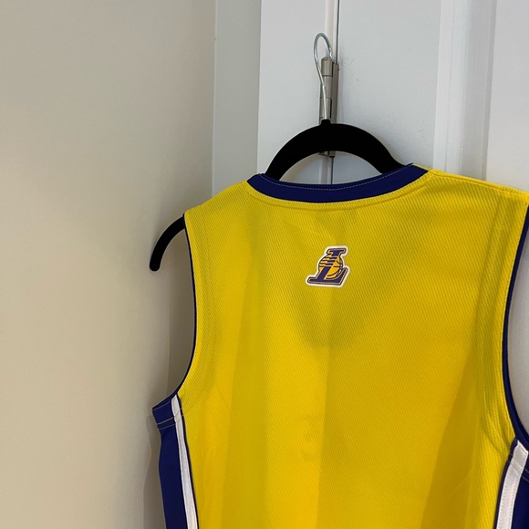 Lakers jersey OPEN TO OFFERS - Picture 4 of 6